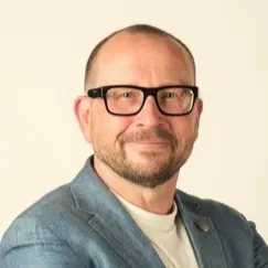 Morgan Cox headshot