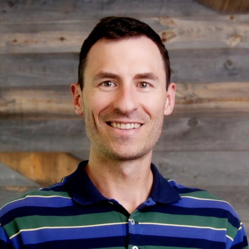 Elliot Zettas Headshot